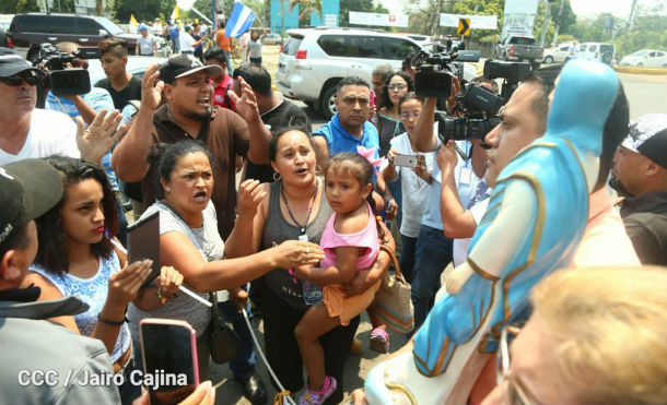 Manifestantes violentos impiden que se instale imagen de la Virgen de Cuapa en la rotonda de Ticuantepe