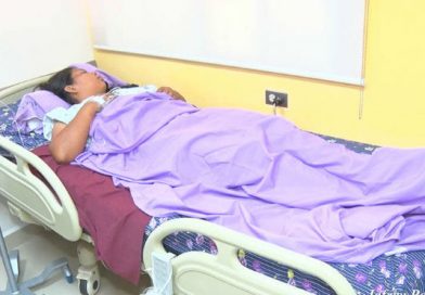 Mujer policía escapa de la muerte tras recibir un tiro por parte de los vándalos de la derecha