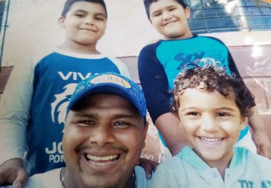 Familiares de Policía asesinado llaman a vándalos a no manipular fotografía de su víctima