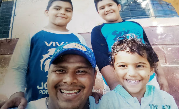 Familiares de Policía asesinado llaman a vándalos a no manipular fotografía de su víctima