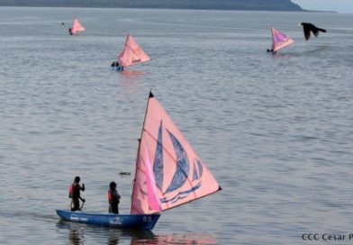 Familias de Managua disfrutaron atractiva competencia de vela en el Lago Xolotlán
