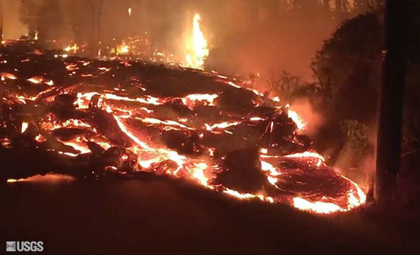 Imágenes 'infernales' muestran cómo la lava del volcán Kilauea 'devora' calles en Hawái