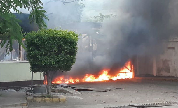 Delincuentes de la derecha se toman plantel del MTI en Sébaco y prenden fuego a las bodegas