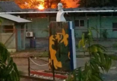 Grupos vandálicos de la derecha queman Complejo Germán Pomares en León