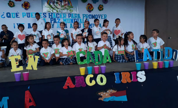 Colegio Arco Iris en El Tuma - La Dalia celebra el Día de la Familia