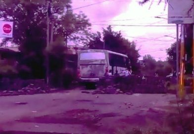 Delincuentes secuestran cinco unidades de transporte público