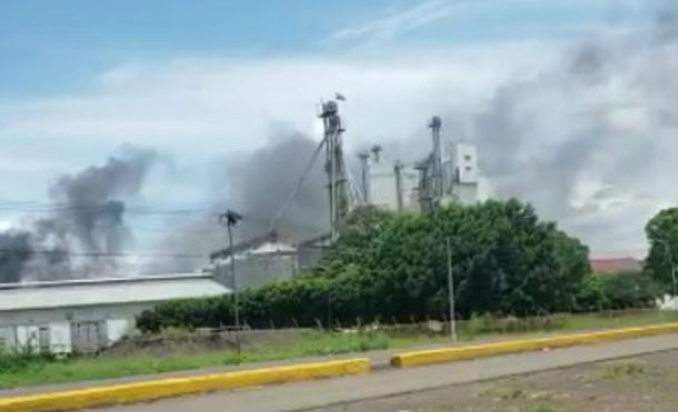 Delincuentes de la derecha golpista queman instalaciones de Cargill