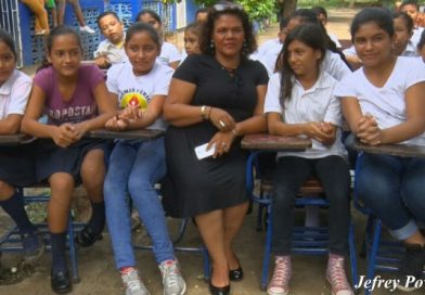 Gobierno Sandinista entrega bono de reconocimiento a más de 50 mil maestros