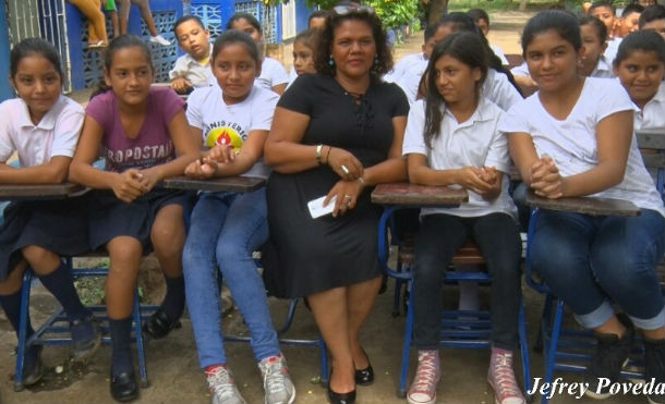 Gobierno Sandinista entrega bono de reconocimiento a más de 50 mil maestros