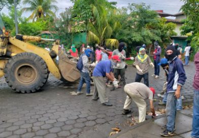 Avanza remoción de barricadas para el libre transporte en barrios de Fundeci y Guadalupe