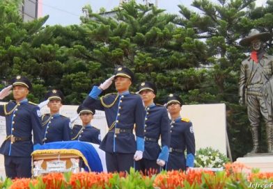 Rinden homenaje póstumo a policía asesinado por delincuentes de la derecha