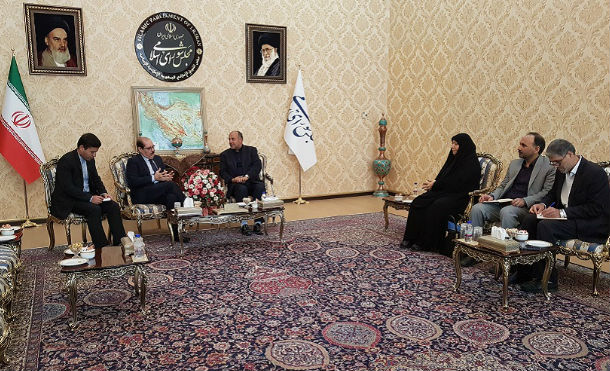 Embajador de Nicaragua en Irán se reúne con diputados iraníes