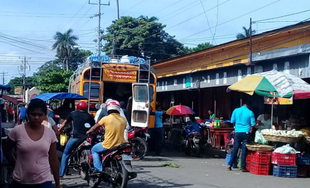 Comerciantes de Chinandega continúan trabajando por su economía familiar
