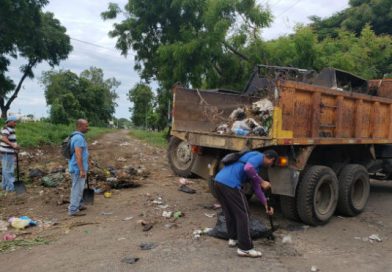 Alcaldía remueve barricadas en León y desechos sólidos frente al reparto Óscar Pérez Cassar