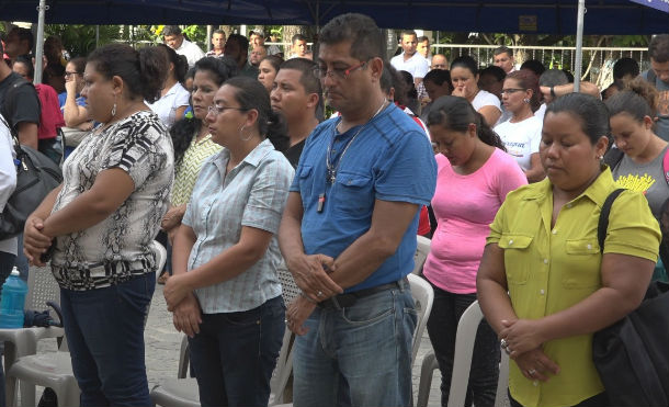 Trabajadores de diferentes instituciones de Ocotal oran por la paz y el diálogo