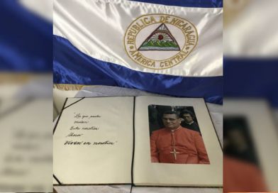 Aperturan Libro de Condolencias ante la Santa Sede por la partida del Cardenal Miguel
