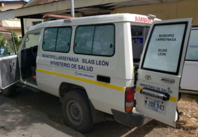 Personal de salud de León denuncian secuestro de ambulancia por parte de grupos vandálicos