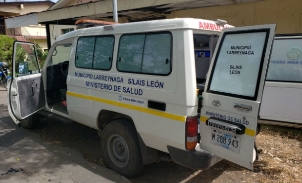 Personal de salud de León denuncian secuestro de ambulancia por parte de grupos vandálicos