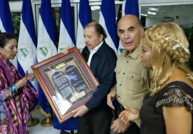 Presidente Daniel sostiene encuentro con directores del Ministerio de los 10 Mandamientos