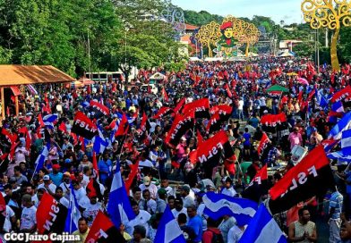 Familias participan en Caminata por la Paz