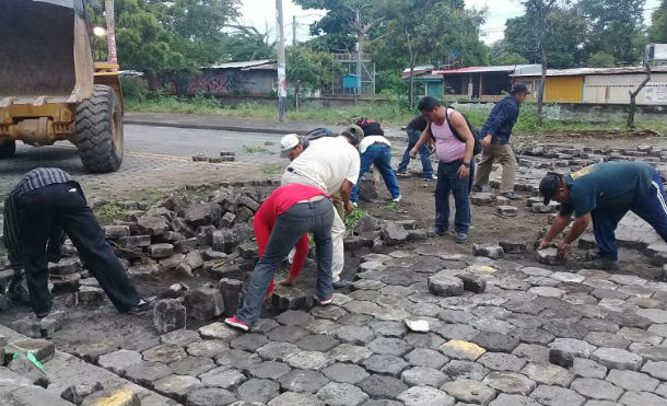 MTI y Alcaldía de Managua reparan vía destruidas por el vandalismo