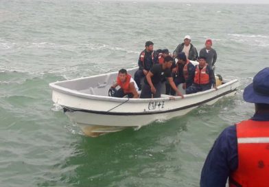 Fuerza naval de Bilwi rescata con vida a joven náufrago después de llevar varios días desaparecido