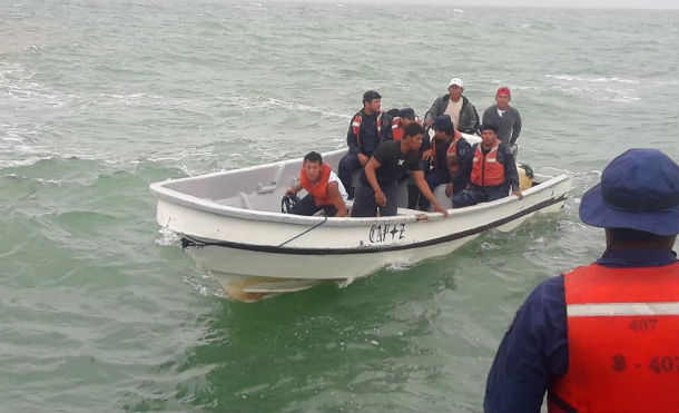 Fuerza naval de Bilwi rescata con vida a joven náufrago después de llevar varios días desaparecido