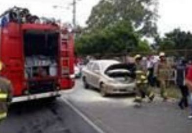 Bomberos controlaron incendio de un vehículo en Managua