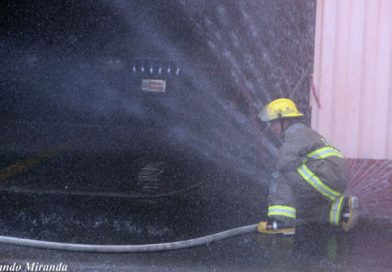 Bomberos atienden fuga de sustancia tóxica