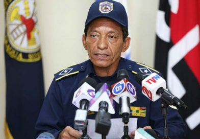 Bomberos nicaragüenses participan en prácticas de fuego vivo en El Salvador