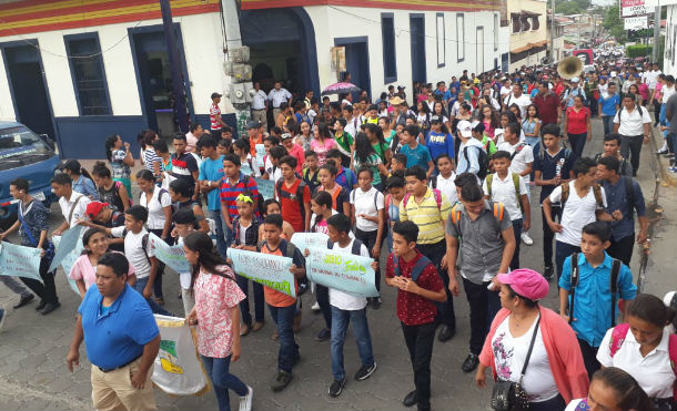 Chontales conmemora el Día Nacional del Estudiante con una caminata