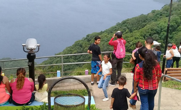 Las familias visitan nuevamente el mirador de Catarina en paz y tranquilidad