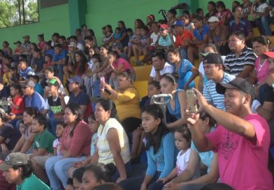 Familias de Nindirí disfrutan en paz y tranquilidad la corrida del chancho lucio