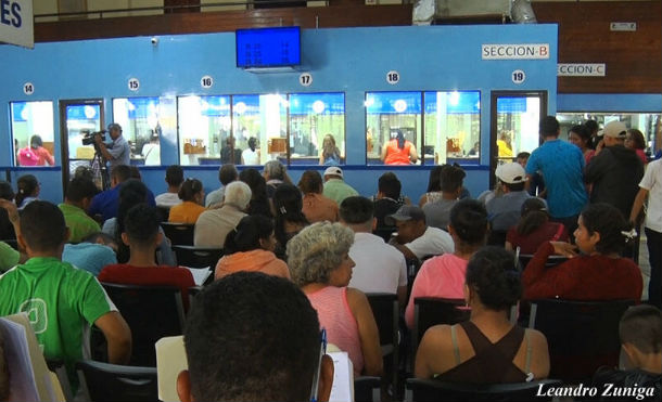 Conozca los requisitos de entrada y salida si usted tiene doble nacionalidad