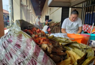 Comida, frutas y verduras en un ambiente de paz en la Esquina de la Mercantil en León