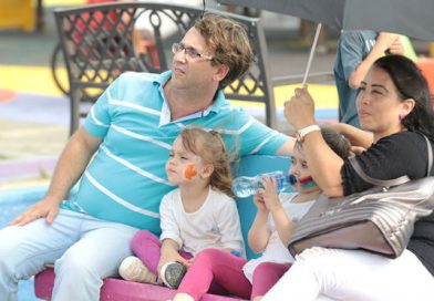 Caramelos, títeres y piñatas en Puerto Salvador Allende