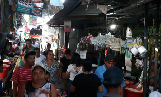 Mercado de Masaya abarrotado de compradores
