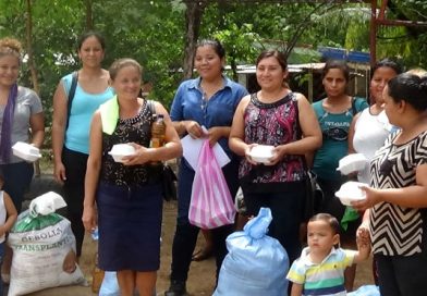 Gobierno entrega paquete especial a mujeres de partos múltiples en Telica