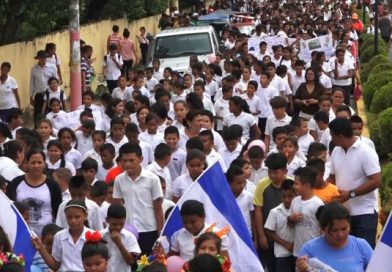 Calles de Rivas se visten de azul y blanco conmemorando el Día Nacional del Estudiante