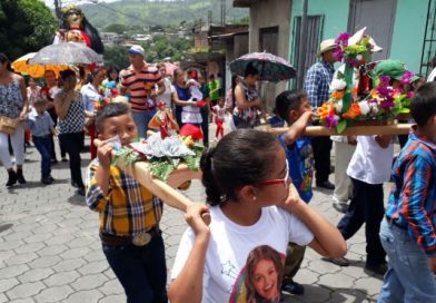 Niños y niñas recorren las calles de Boaco en honor a Santiago Apóstol