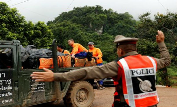 Rescatan a seis de los niños atrapados en la cueva de Tailandia