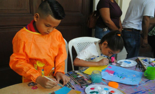 Niñez nicaragüense pinta por la paz