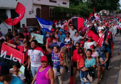 Familias viejanas realizan caminata por la paz y la seguridad