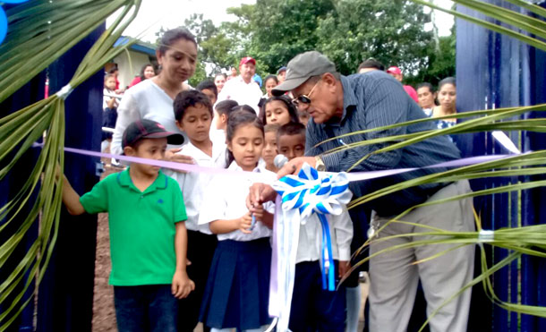 Alcaldía y MINED inauguran nueva aula de clase en Nueva Guinea