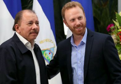 Comandante Daniel aborda pormenores de la intentona golpista en Nicaragua con el periodista Max Blumenthal
