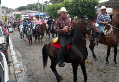 Familias de Chontales participan del desfile hípico