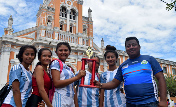 Granada celebra la alegría de vivir en paz y tranquilidad