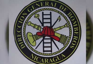 Bomberos atienden incendio en fábrica CIGAR BOX