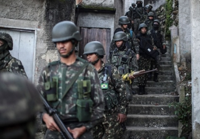 Una operación militar en una favela y una persecución policial antinarco dejaron 14 muertos en Río de Janeiro