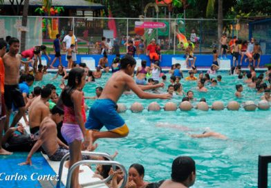 Familias disfrutan de un chapuzón en Xilonem
